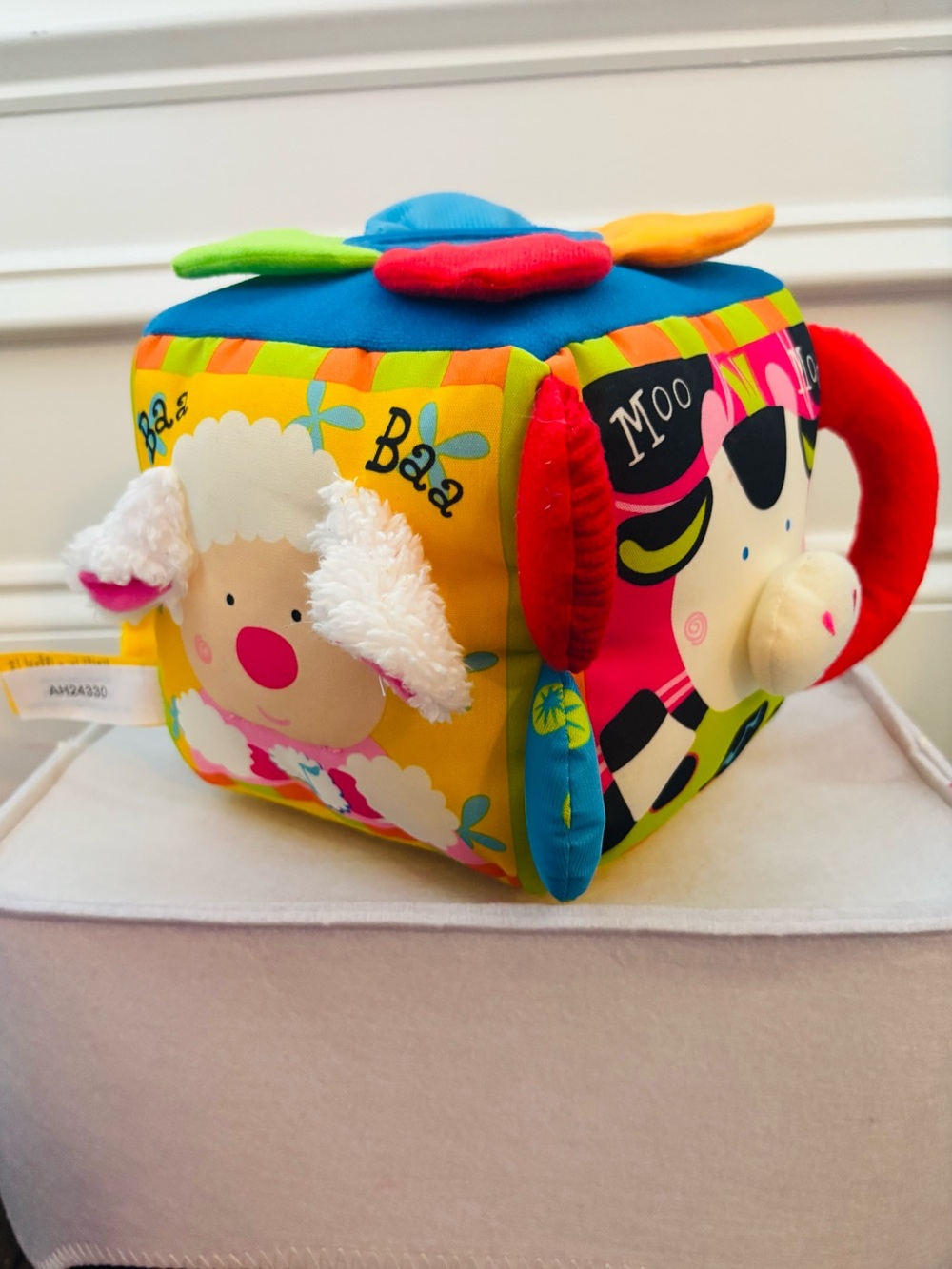 Melissa & Doug Soft Musical Farmyard Cube
